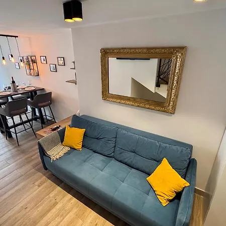 Vakantiehuis 2 Bedroom Awesome In Jadranovo