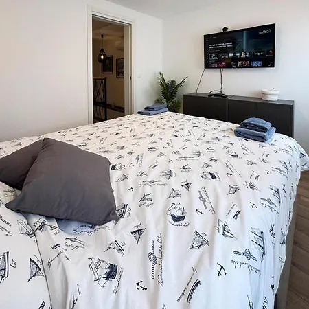 2 Bedroom Awesome In *